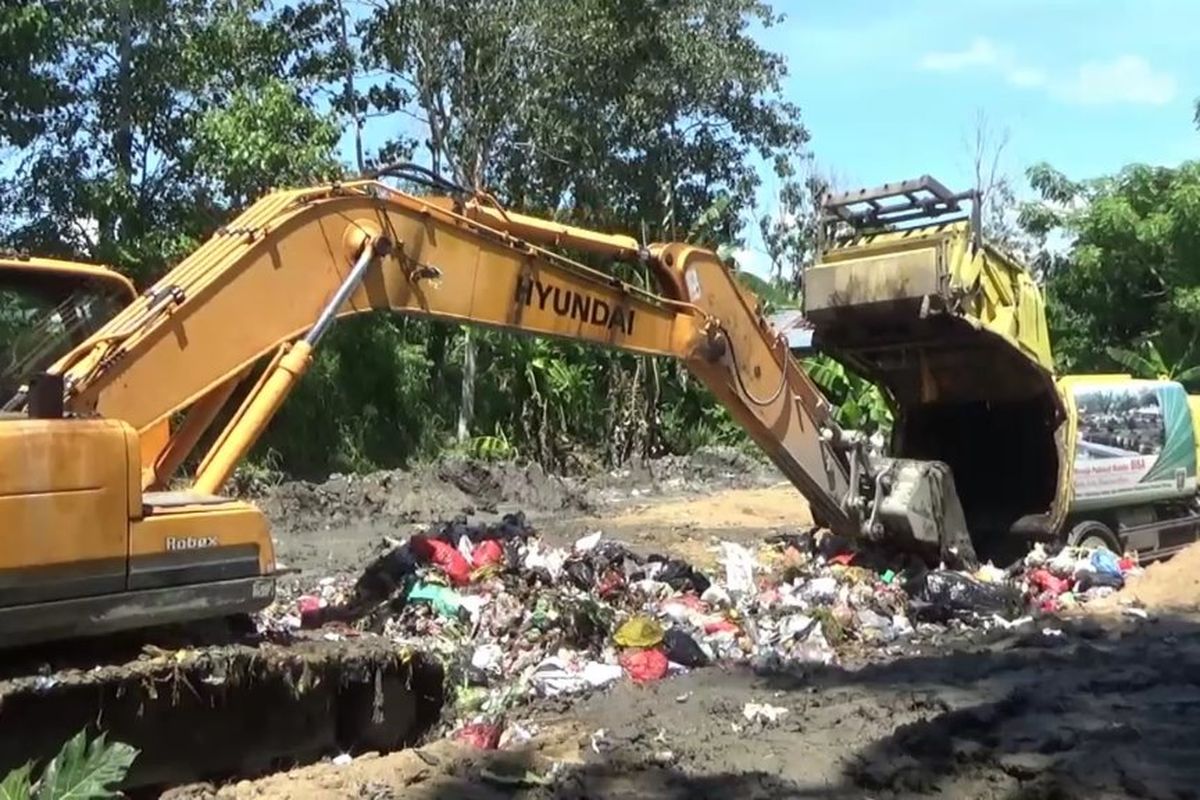 TPS di Pemukiman Warga Picu Munculnya Beragam Penyakit, Warga Dilarikan ke Rumah Sakit *** Local Caption *** TPS di Pemukiman Warga Picu Munculnya Beragam Penyakit, Warga Dilarikan ke Rumah Sakit