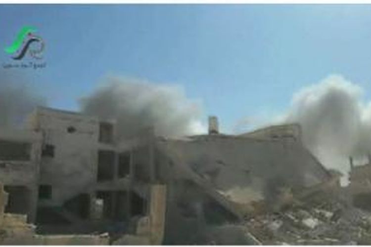Kerusakan akibat serangan udara yang dilancarkan Rusia ke Suriah ke wilayah Homs di Suriah, Rabu (30/9/2015).