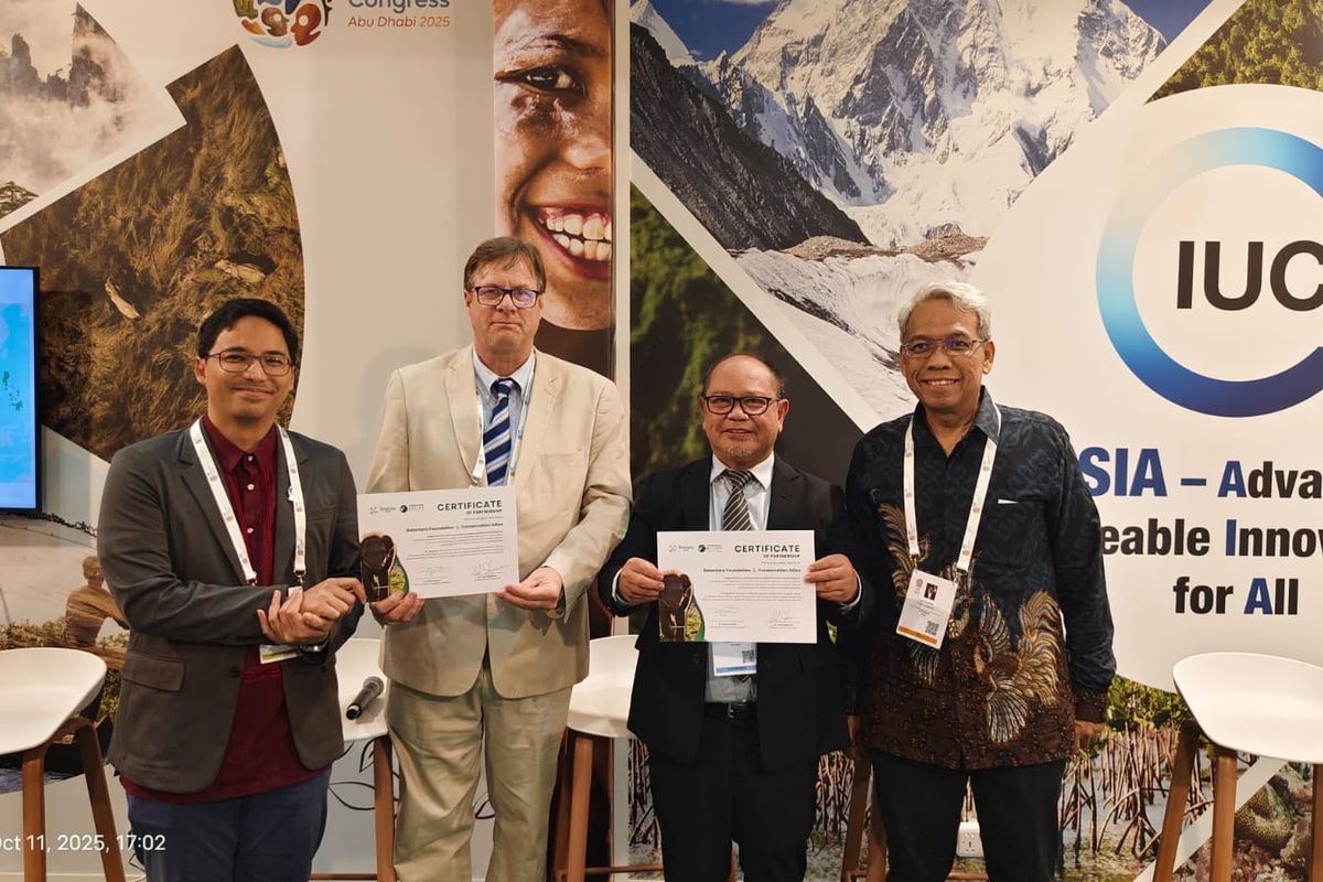 Penandatanganan kesepakatan Belantara Foundation dan Conservation Allies untuk konservasi gajah Sumatera.