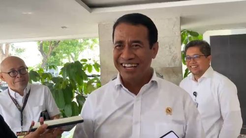 Mentan Amran Tertawa Saat Ditanya Soal Masuk Tim Pemenangan Prabowo-Gibran
