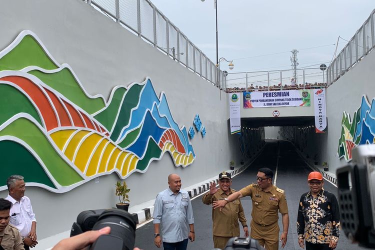 Ridwan Kamil meresmikan Underpass Jalan Dewi Sartika, Depok, Jawa Barat pada Selasa (17/1/2023).