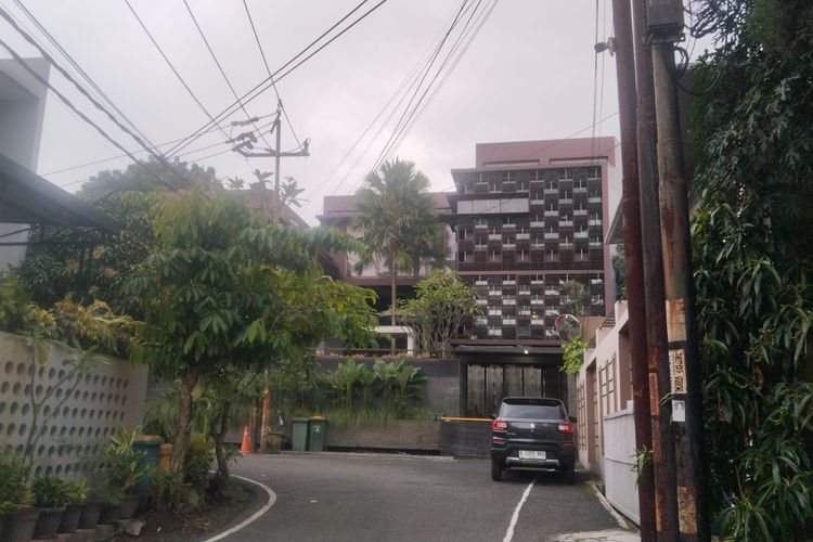 Kondisi rumah botol milik Ridwan Kamil yang berlokasi di Jalan Cigadung Selatan, Cibeunying Kaler, Kota Bandung, Senin (10/3/2025) sore. 
