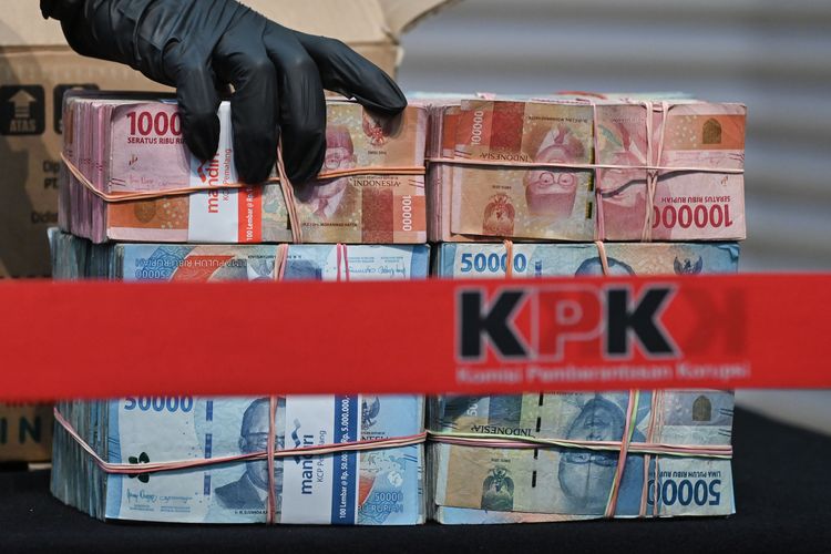 Tersangka OTT Pemalang Ternyata Ayah dan Anak, Ketua Ormas dan Staf KPK