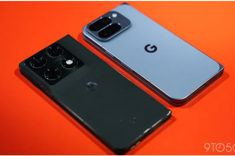 Dari sisi desain, Razr Fold mengusung format yang sudah familiar.