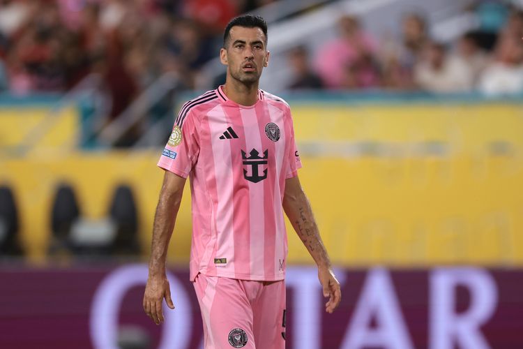 Sergio Busquets dari Inter Miami CF terlihat selama pertandingan grup A Piala Dunia Antarklub FIFA 2025 antara Al Ahly SC dan Internacional CF Miami di Hard Rock Stadium pada 14 Juni 2025 di Miami Gardens, Florida.