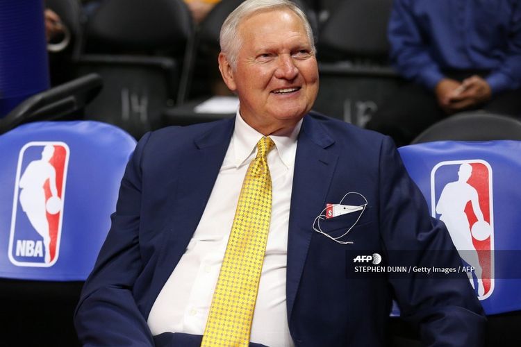 Jerry West, pemain basket Hall of Fame NBA, yang siluetnya menjadi inspirasi bagi logo NBA sejak 1969. Kini, muncul dorongan agar NBA mengganti logo yang telah dipakai sejak 1969 tersebut dengan siluet Kobe Bryant yang tewas dalam sebuah kecelakaan helikopter pada Minggu (26/1/2020) pagi waktu setempat.