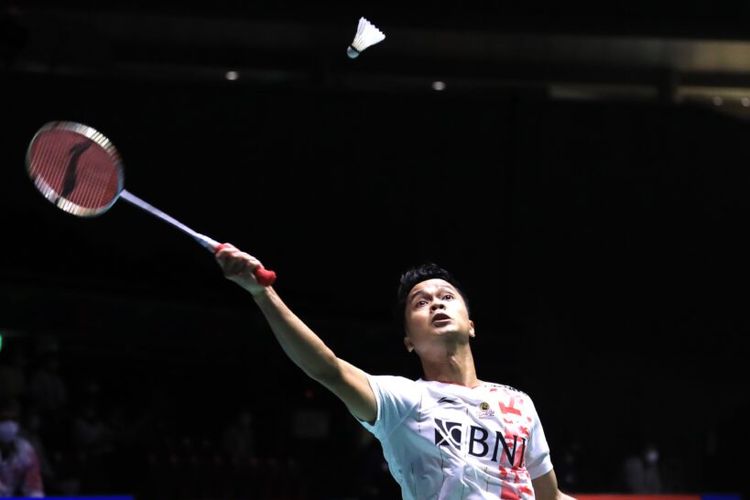 Tunggal putra Indonesia, Anthony Sinisuka Ginting, saat berlaga pada babak pertama BWF World Championship 2022 di Tokyo Metropolitan Gymnasium, Jepang, Senin (22/8/2022). Ginting tersingkir pada babak pertama Denmark Open 2022 usai kalah dari Lakshya Sen (India). 