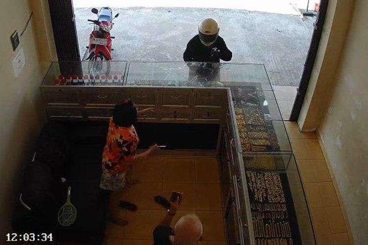 Todongkan Pistol, Perampok Gasak Perhiasan di Toko Emas Bangka Selatan
