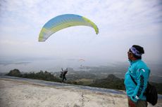 Paralayang di Puncak Joglo Wonogiri, Terbang dari Tempat Latihan Atlet