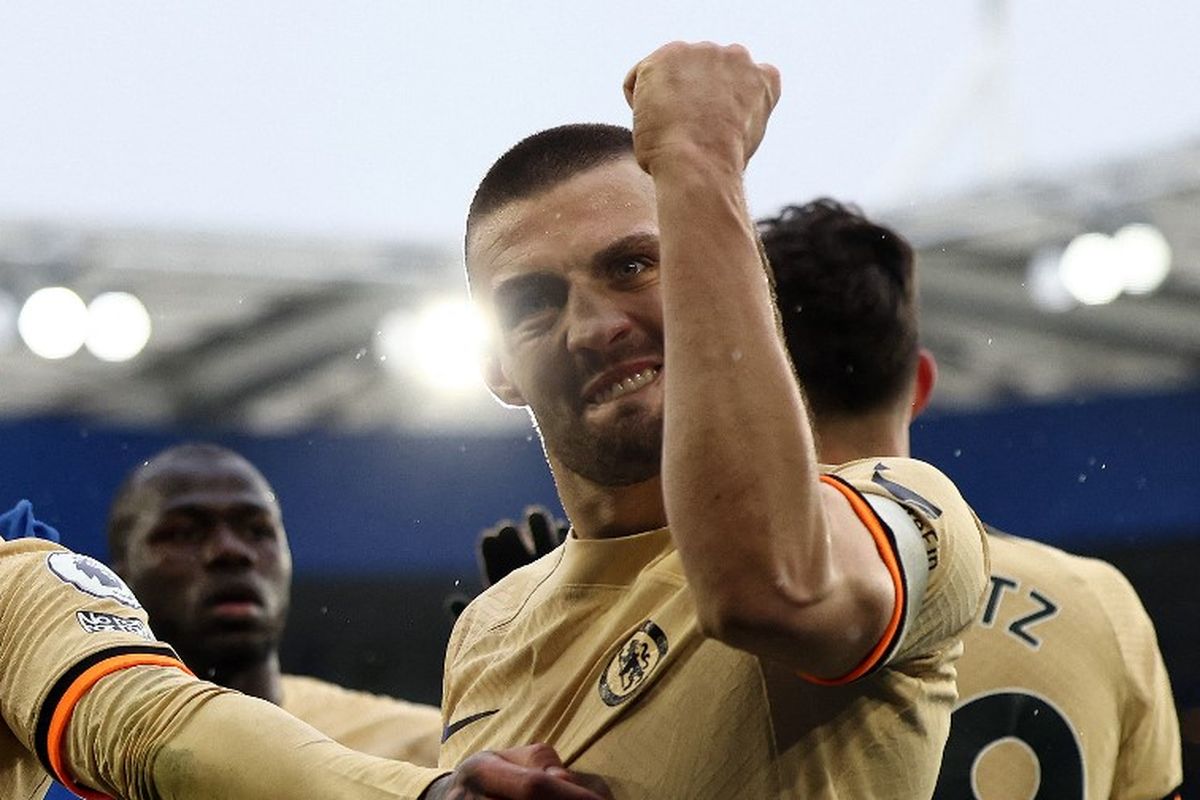 Mateo Kovacic dan para pemain Chelsea merayakan gol kontra Leicester City pada laga lanjutan Liga Inggris di Stadion King Power, Leicester, pada Sabtu (11/3/2023) malam WIB.Terkini, Mateo Kovacic dikabarkan telah menyepakati persyaratan pribadi dengan Manchester City.