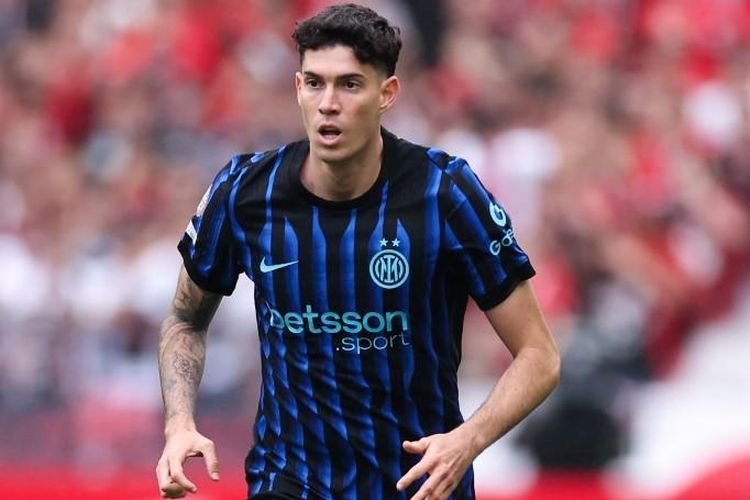 Aksi bek Inter Milan, Alessandro Bastoni, saat memperkuat klubnya di ajang Piala Dunia Antarklub 2025 pada Juni 2025.