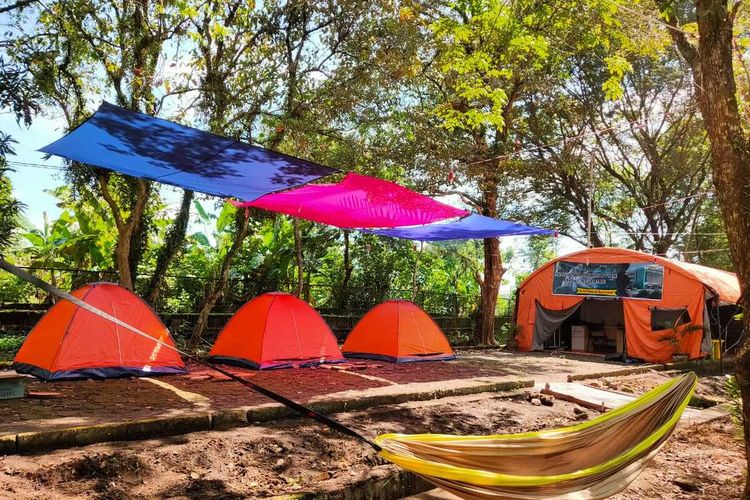 Lokasi isolasi outdoor laiknya camping untuk pasien Covid-19 yang disiapkan oleh Rumah Sakit Umum Daerah (RSUD) Sekayu, Kabupaten Musi Banyuasin, Sumatera Selatan.