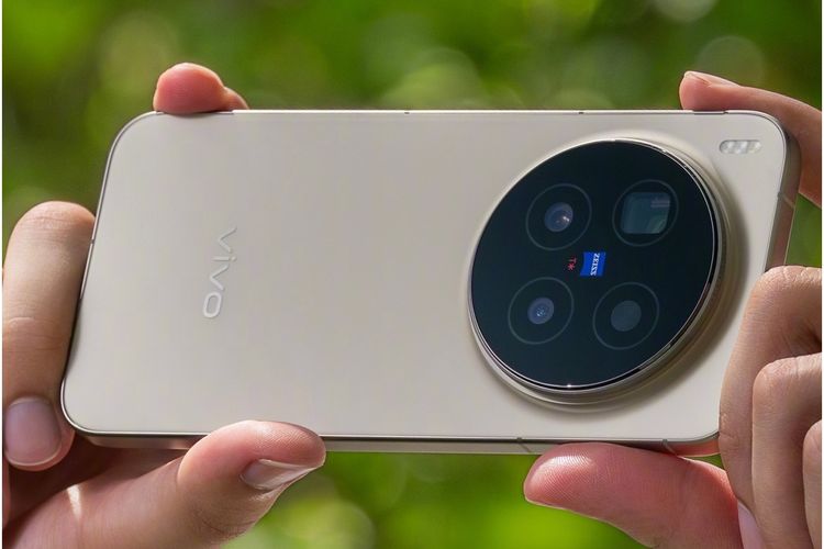 ivo resmi meluncurkan lini flagship terbarunya, yakni Vivo X300 series di China pada Senin (13/10/2025). Ada dua model yang dirilis, yakni Vivo X300 Pro dan Vivo X300 reguler.
