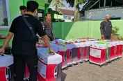 Jemaah Haji Pacitan Tandai Koper Bagasi dengan Pita dan Boneka, Mudahkan Identifikasi di Tanah Suci