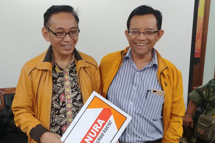 Wakil Ketua Umum Partai Hanura kubu Oesman Sapta Odang, Sutrisno Iwantono dan Yus Usman Sukanegara dalam jumpa pers di Jakarta, Kamis (17/5/2018).