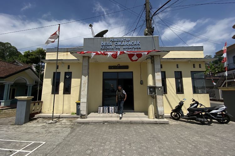 Kisah Desa Tanpa Sinyal di Kaki Gunung Ciremai: Warga Andalkan WiFi, Ekonomi Berputar hingga Miliaran Rupiah