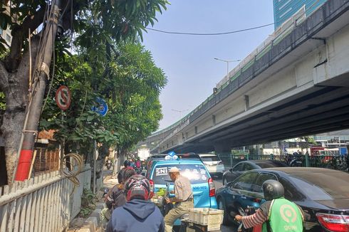 Jalan Tendean Macet Parah Imbas Penutupan Jalan di Rasuna Said dan Gatot Soebroto