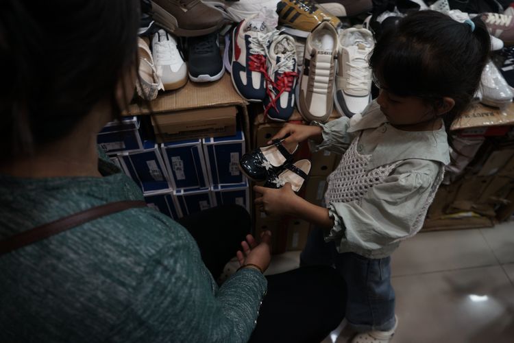 Tahun Ajaran Baru Jadi Berkah Pedagang di Pasar Raya Padang, Omzet Naik Dua Kali Lipat