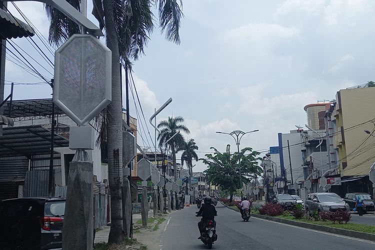 Penampakan lampu pocong di Jalan Brigjend Katanso, Kota Medan, Rabu (10/5/2023).