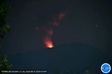 Gunung Ibu Lima Kali Meletus Malam Ini, Tampak Pijaran Api Setinggi 200 Meter