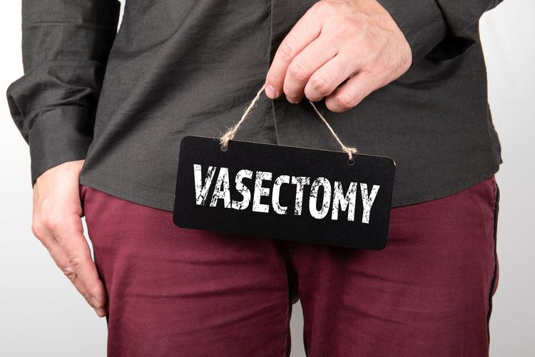 Ilustrasi pria melakukan vasektomi