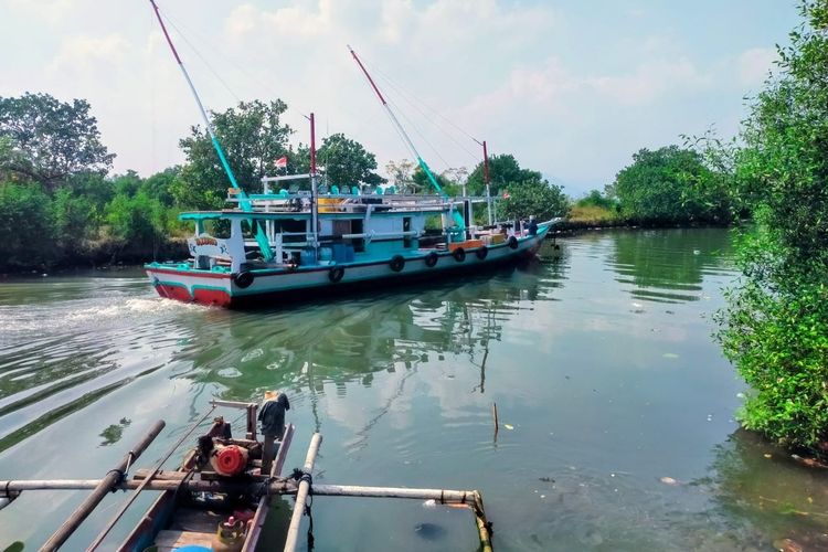 Nelayan Tetap Melaut di Tengah Status Siaga Gunung Anak Krakatau, Hasil Tangkapan Menurun