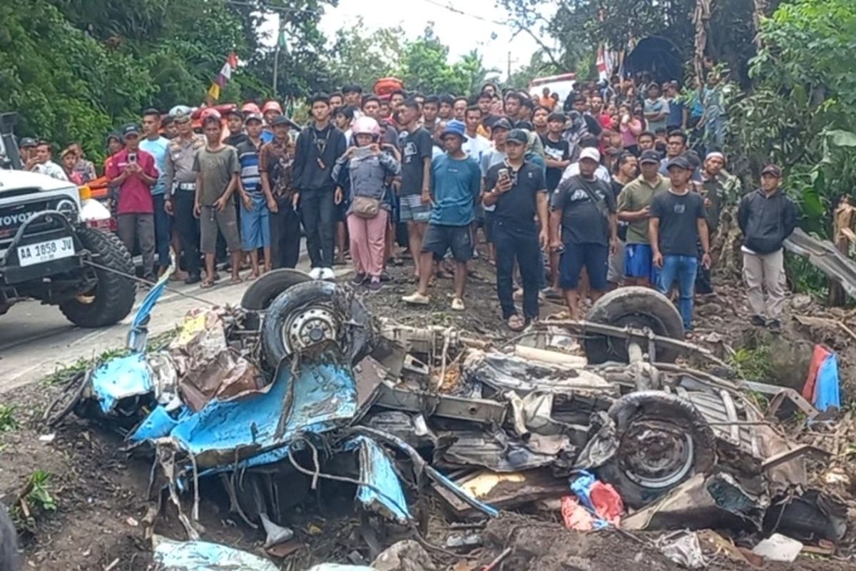 Daftar nama 11 korban yang tewas dan korban meninggal dalam kecelakaan maut truk vs angkot di Purworejo.