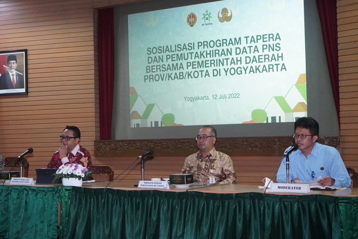 Dalam rangka sosialisasi Program Tapera dan pemutakhiran data PNS,
Badan Pengelola Tabungan Perumahan Rakyat (BP Tapera) hadir di Pemerintah Daerah Provinsi
Daerah Istimewa Yogyakarta (Pemdaprov DIY), pada hari Selasa (12/7) di Gedung IX, Komplek
Kepatihan Danurejan, Yogyakarta