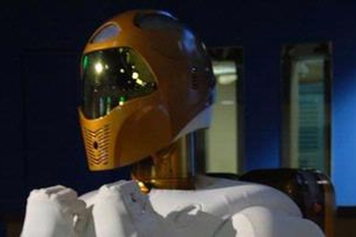 Robonaut 2, robot humanoid pertama yang akan dikirm untuk menggantikan pekerjaan berbahaya di antariksa menggantikan astronot.