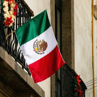 Ilustrasi bendera Meksiko. 