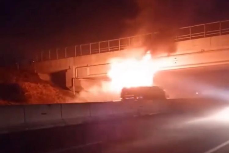 Bus PO Tunas Muda Ludes Terbakar di Tol Batang-Semarang, 15 Penumpang Selamat