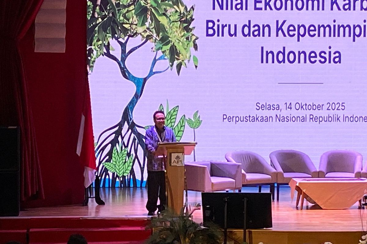 Ketua Akademi Ilmu Pengetahuan Indonesia (AIPI), Daniel Murdiyarso, menjelaskan soal karbon biru, Selasa (14/10/2025). 