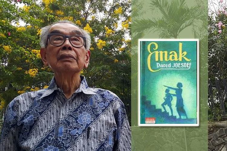 Mantan Menteri Pendidikan dan Kebudayan Daoed Joesoed dan buku Emak yang ditulisnya.