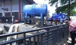 Percepat Penanganan Banjir, Pemkot Semarang Bersihkan Saluran dari Sampah