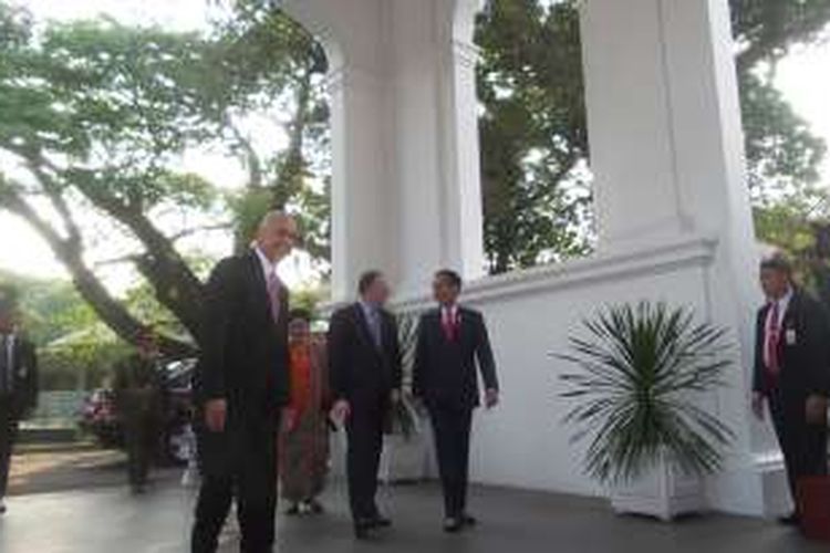 Presiden Joko Widodo saat menerima tamu negara Perdana Menteri Selandia Baru John Key di Istana Merdeka, Senin (18/7/2016).