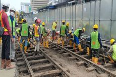 Melihat Rel Trem Peninggalan Zaman Belanda di Proyek MRT, Lapisan Beton Dikupas Manual...