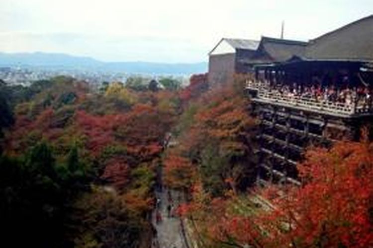 Kuil Kiyomizudera di Kiyomizu 1-chome, Higashiyama Ward, Kyoto, Jepang, Jumat (20/11/2015).