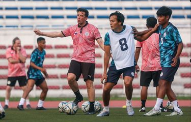 Pelatih Filipina Berbicara Soal Tekanan Satu Grup Bersama ...