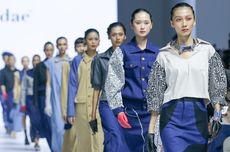 Tities Saputra Tampilkan Kreasi Denim dan Busana Feminin di JFW 2025