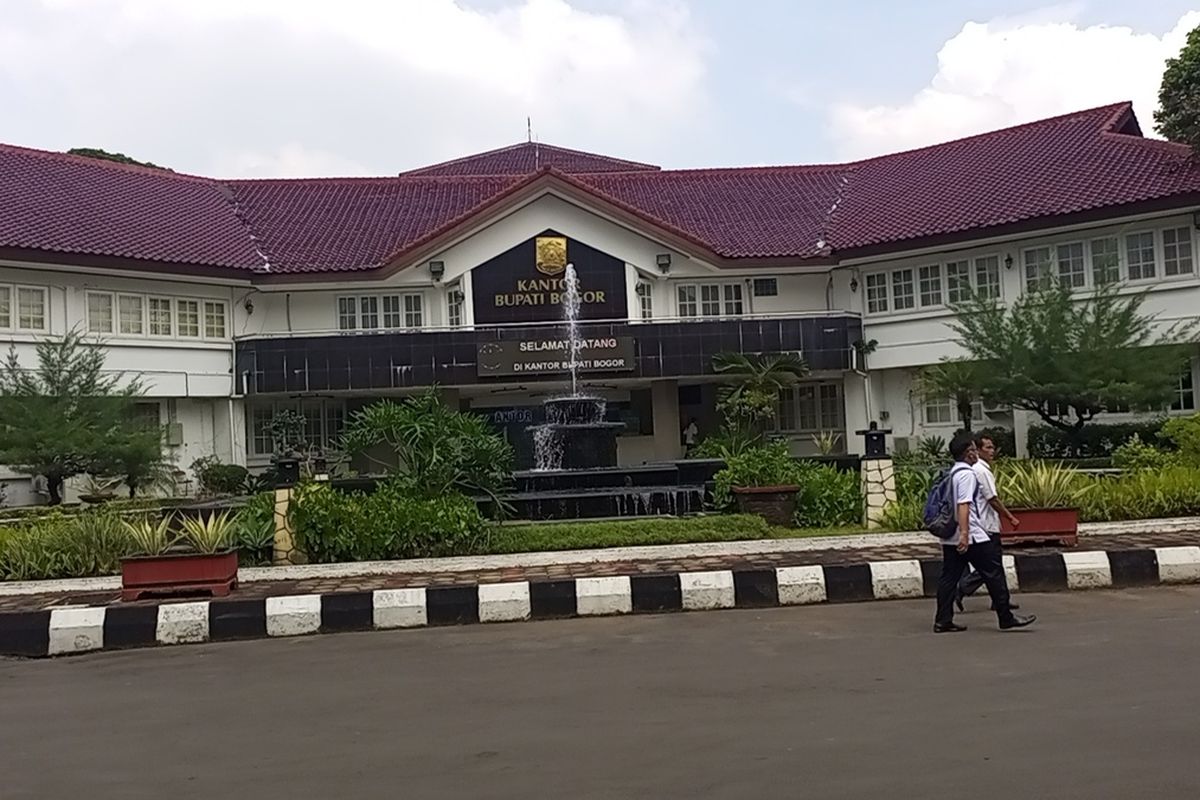 Suasana kantor Bupati Bogor Ade Yasin pasca OTT KPK terhadap Bupati Bogor Ade Yasin pada Rabu (27/4/2022).