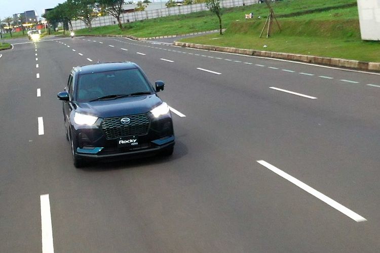 Test drive Daihatsu Rocky e-Smart Hybrid