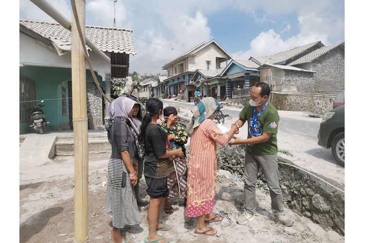 BRI berikan bantuan untuk warga terdampak erupsi Gunung Merapi. 
