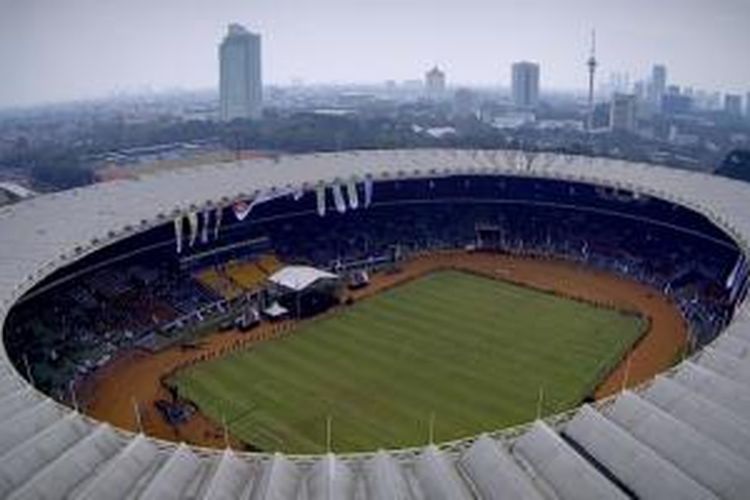 Suasana di Stadion Gelora Bung Karno, Jakarta, saat May Day (Hari Buruh) 2014, direkam dari udara menggunakan drone.