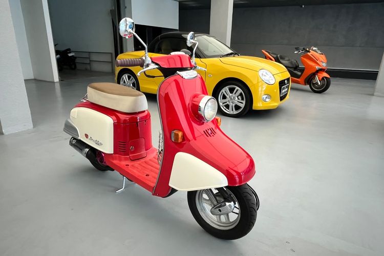 Bertemu Honda Julio: Skutik Retro 50 cc di Ruang Pamer