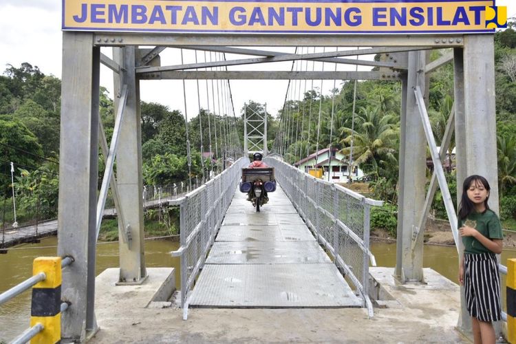 Jembatan Gantung Ensilat di Kabupaten Kapuas Hulu, Kalimantan Barat