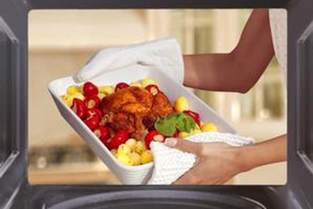 Dengan microwave Anda bisa memasak tanpa menggunakan minyak.