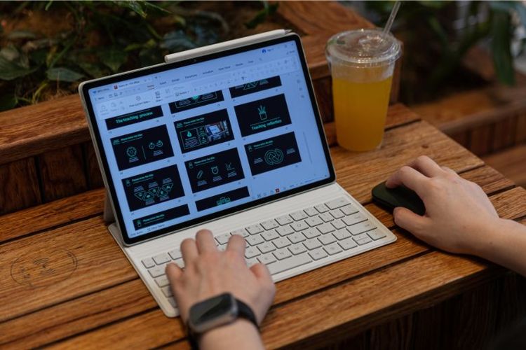 HUAWEI MatePad 12 X sudah dilengkapi PC-Level WPS Office dan HUAWEI Notes untuk mendukung produktivitas. 