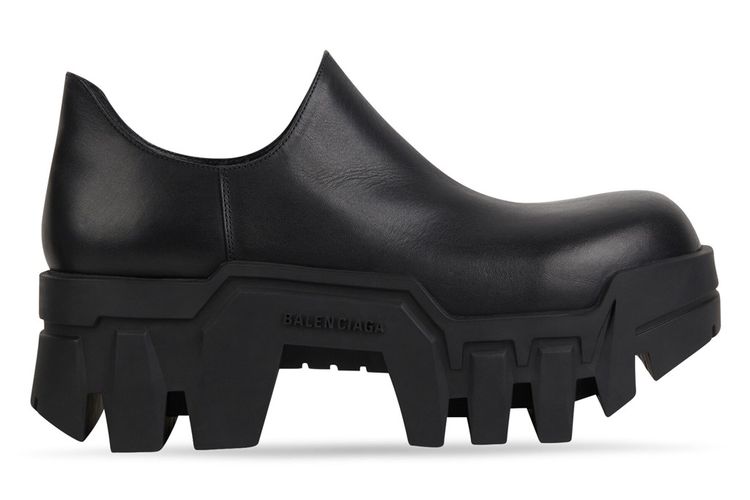 Mini boots dari Balenciaga