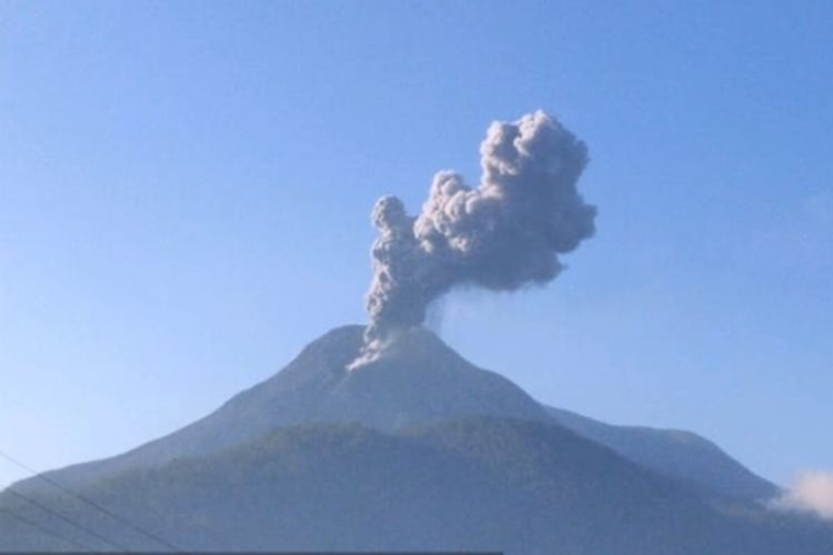 Gunung Lewotobi Laki-laki meletus pada Rabu (19/6/2024) pagi