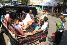 Masih Marak, Ini Bahaya Angkut Penumpang di Bak Pikap atau Truk